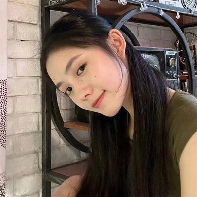 云边有个小卖部